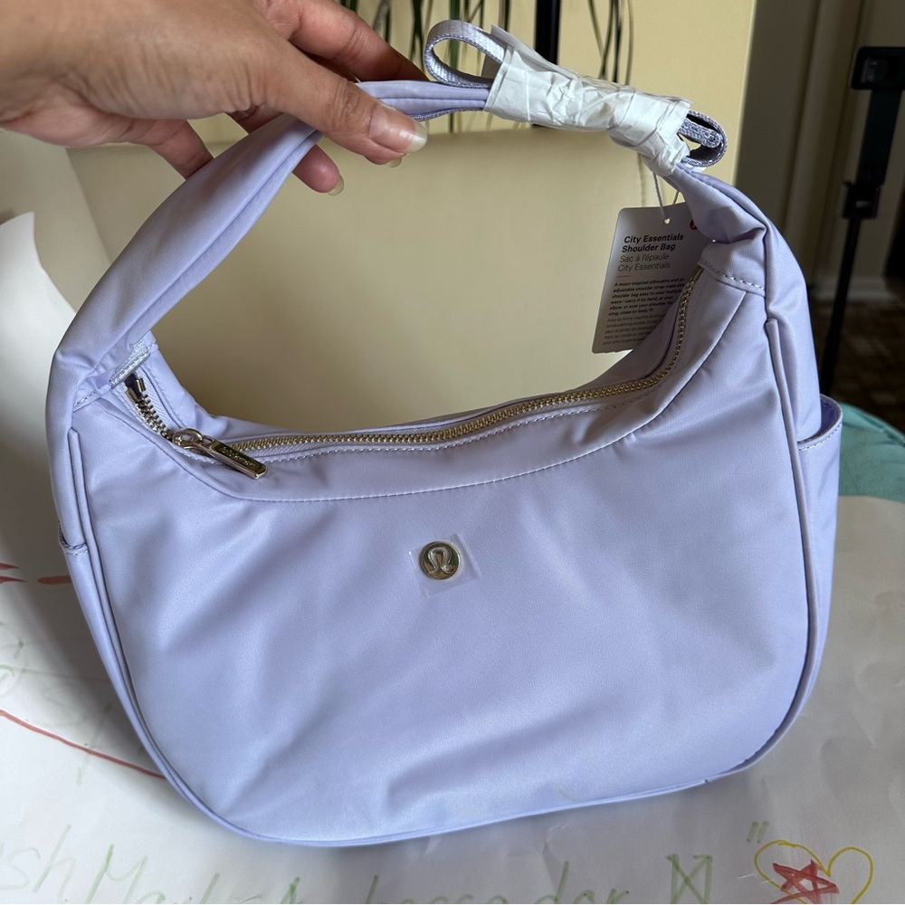 🆕🔥LULULEMON City Essentials Shoulder Bag  4L - NWT